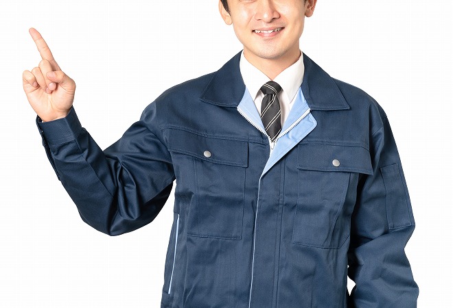 湯部を立てる男性
